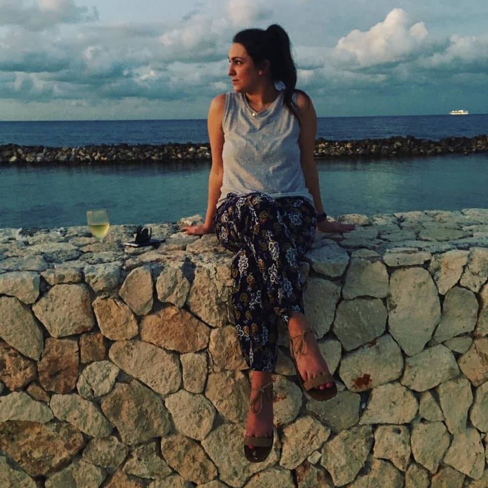 Meet your Posher, Naida